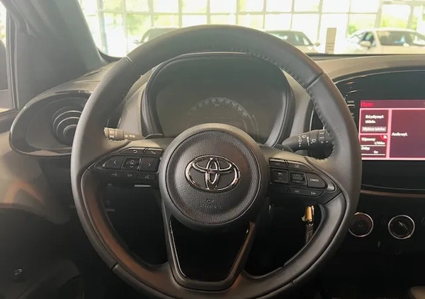 Toyota Aygo X cena 73900 przebieg: 11500, rok produkcji 2023 z Dziwnów małe 191
